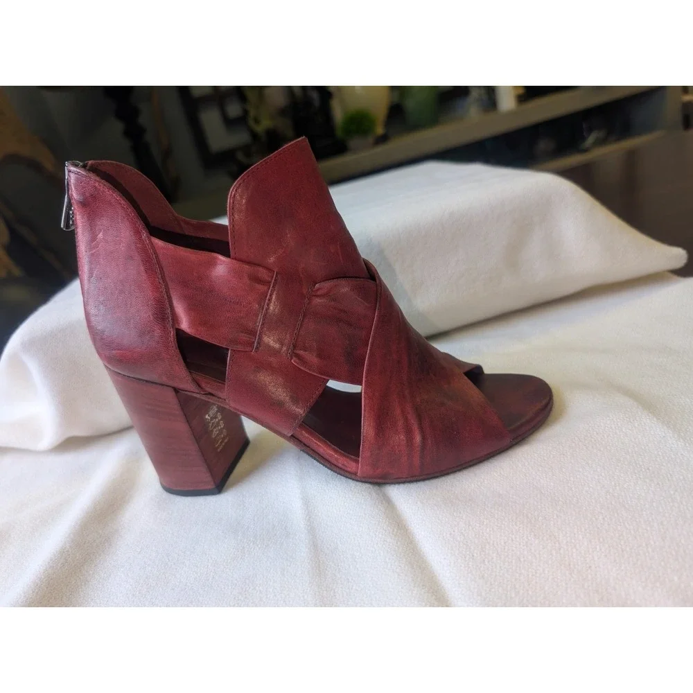 New! Benheart 40/9.5-10 Glove leather Red Heel Zip Open Toe Sandals